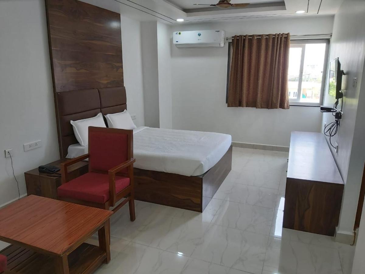 Hotel Sahasra Dla 와랑갈 외부 사진